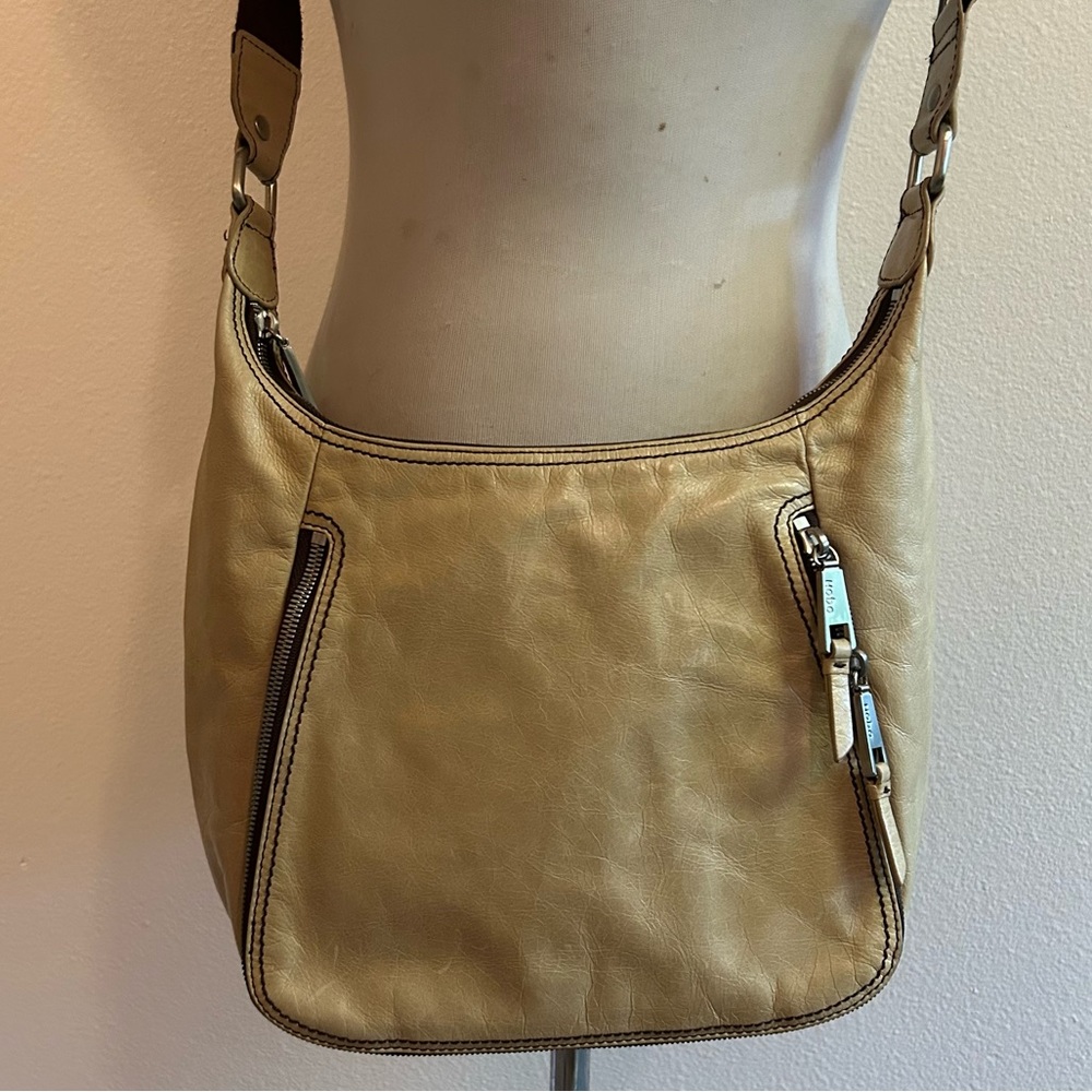 Hobo International Purse 14 x 8 x 5“ Tan soft leather, adjustable strap.
